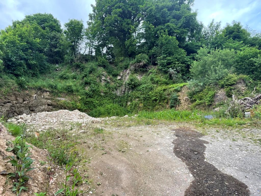 Lot: 69 - LAND WITH PLANNING FOR TWO DETACHED UNITS -